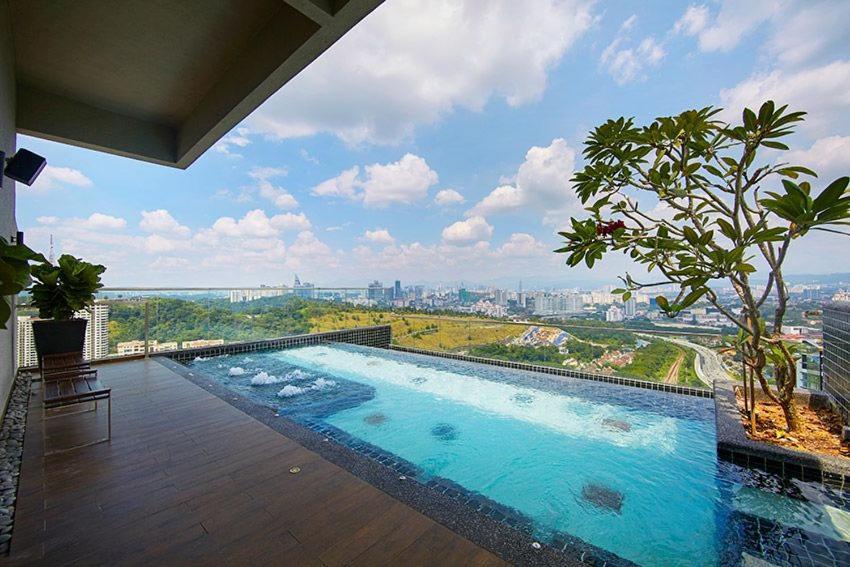 Sky Pool Luxury * Kuala Lumpur